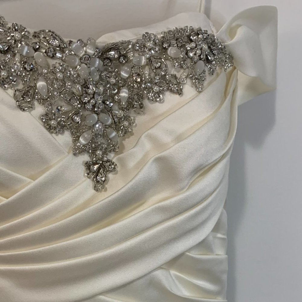BEAUTIFUL Lace Up Off Shoulder Wedding Dress | Corset Back | A-Line Tulle Gown - Picture 12 of 15